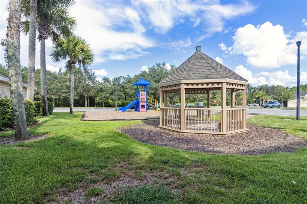 For Rent: $1,550 (2 beds, 2 baths, 975 Square Feet)