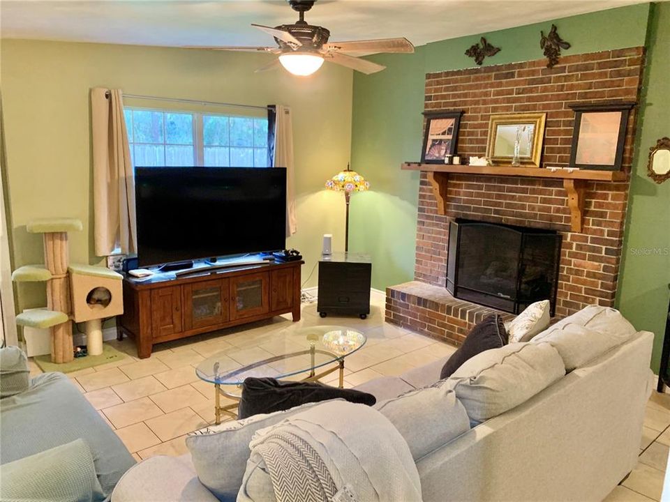 For Sale: $319,900 (3 beds, 2 baths, 1542 Square Feet)