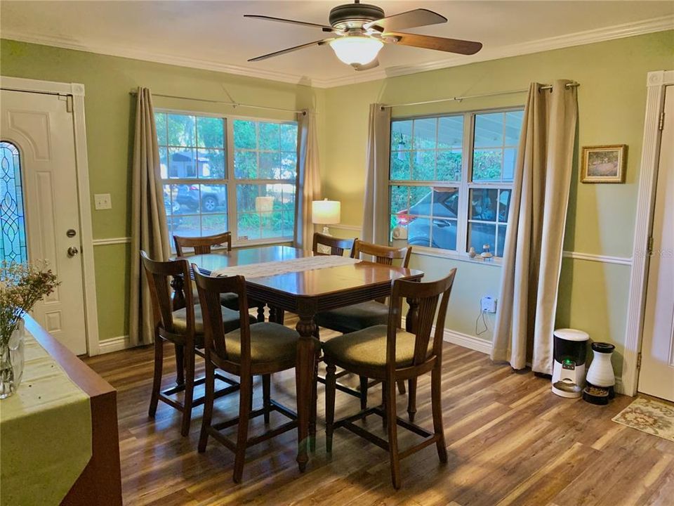 For Sale: $319,900 (3 beds, 2 baths, 1542 Square Feet)