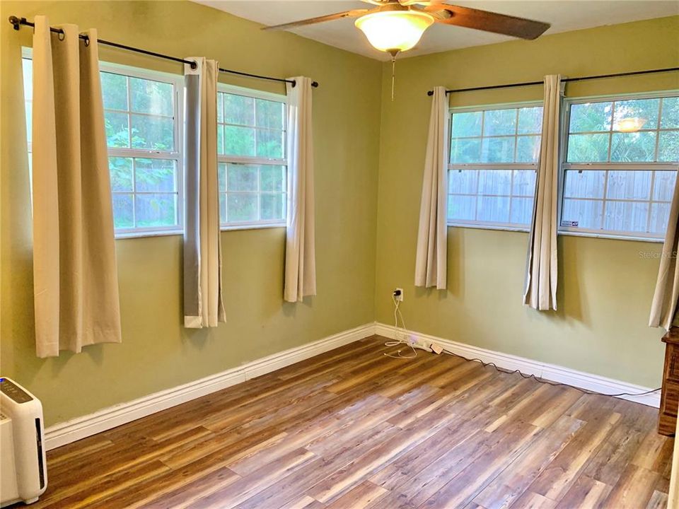 For Sale: $319,900 (3 beds, 2 baths, 1542 Square Feet)