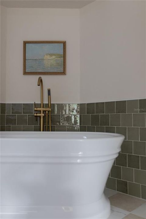 For Sale: $998,000 (5 beds, 3 baths, 2852 Square Feet)