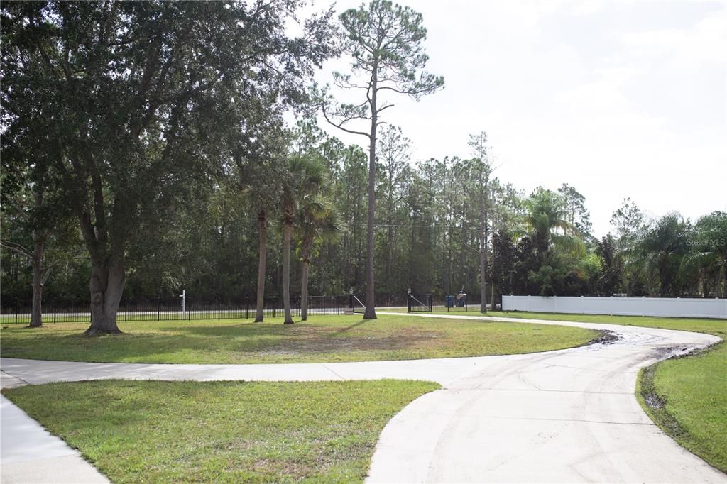 For Sale: $998,000 (5 beds, 3 baths, 2852 Square Feet)