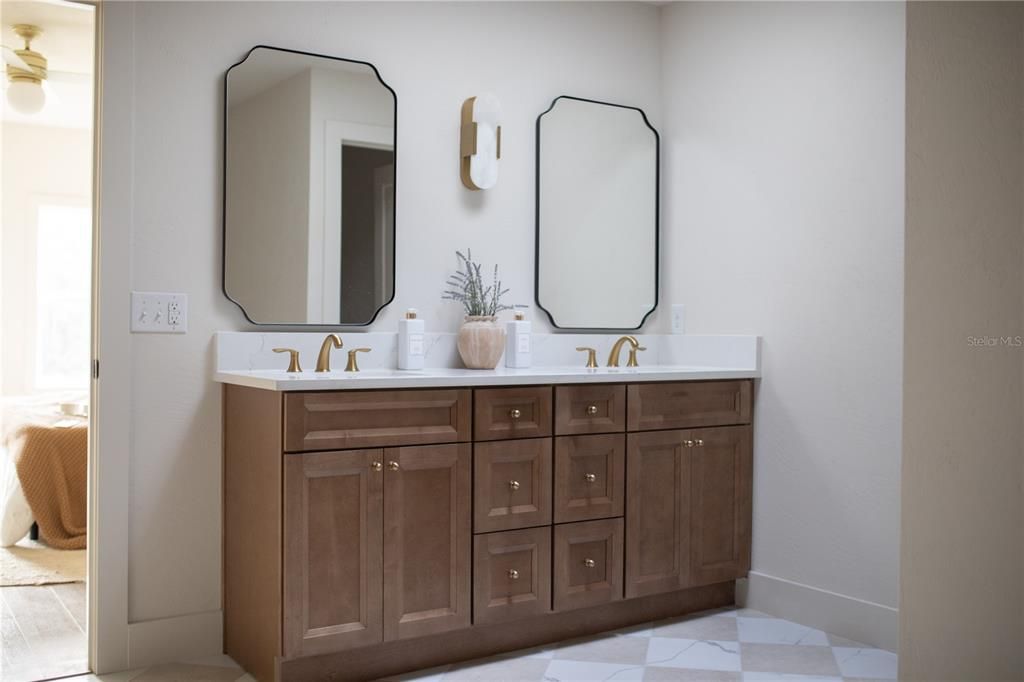 For Sale: $998,000 (5 beds, 3 baths, 2852 Square Feet)