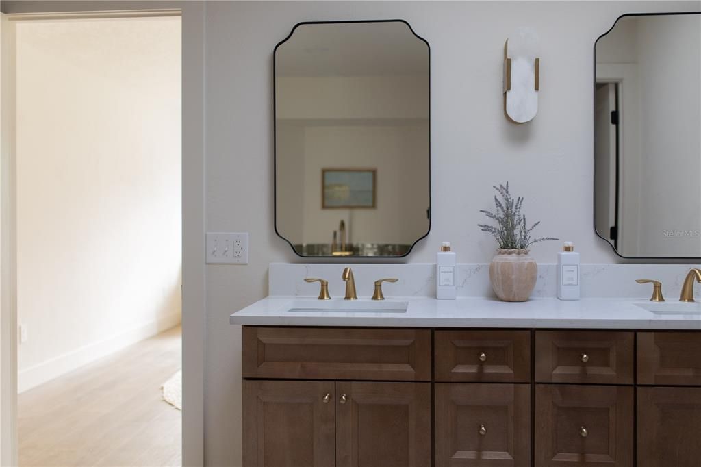 For Sale: $998,000 (5 beds, 3 baths, 2852 Square Feet)