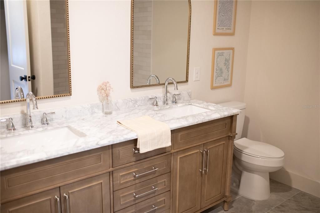 For Sale: $998,000 (5 beds, 3 baths, 2852 Square Feet)