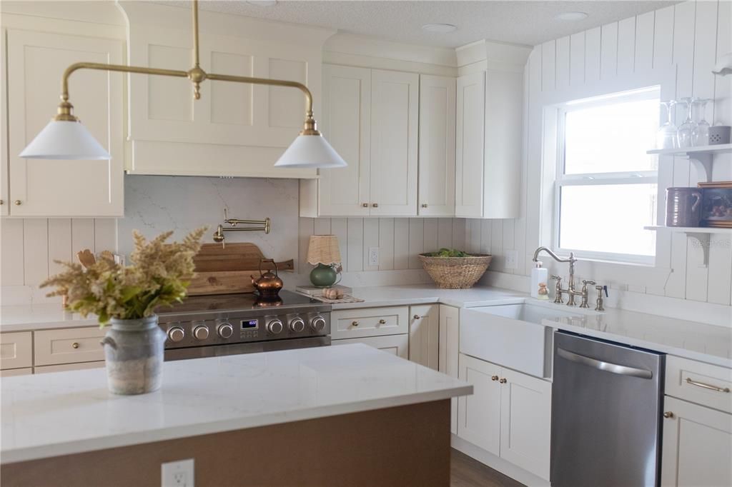 For Sale: $998,000 (5 beds, 3 baths, 2852 Square Feet)