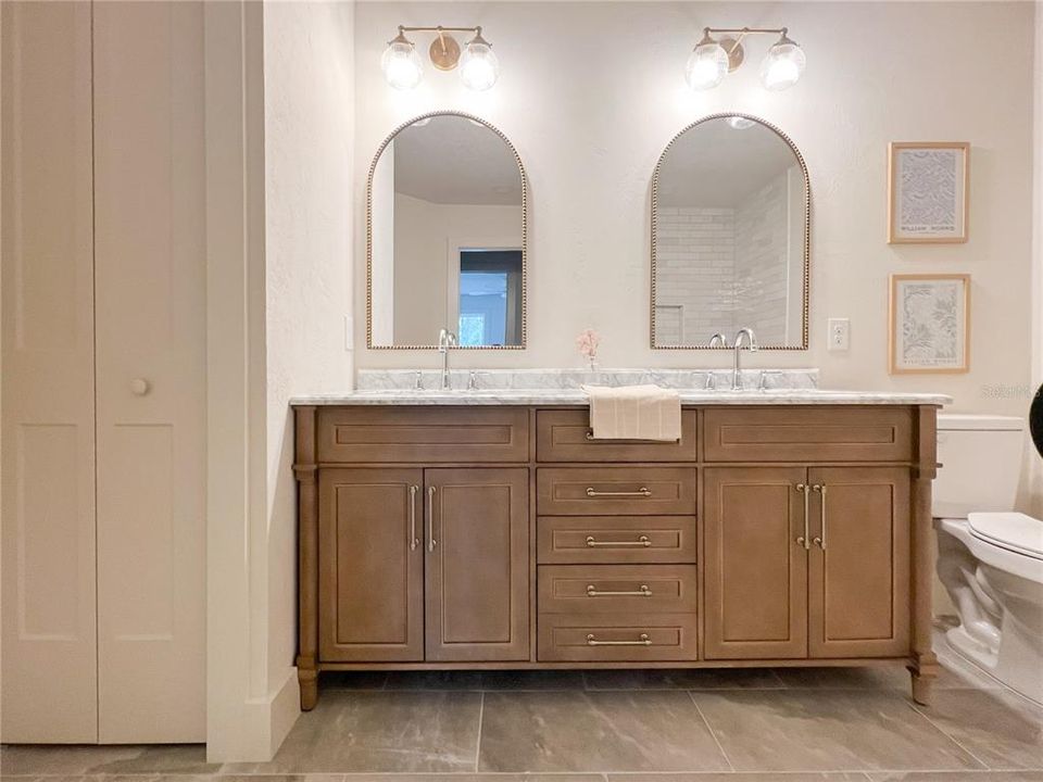 For Sale: $998,000 (5 beds, 3 baths, 2852 Square Feet)