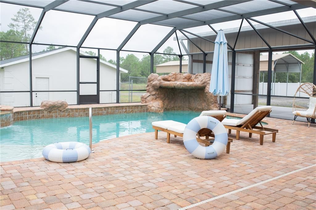 For Sale: $998,000 (5 beds, 3 baths, 2852 Square Feet)