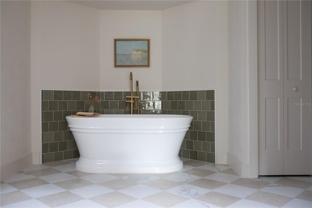 For Sale: $998,000 (5 beds, 3 baths, 2852 Square Feet)