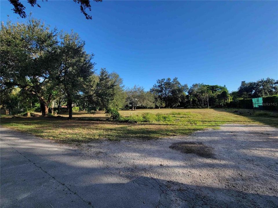 待售: $2,250,000 (1.15 acres)