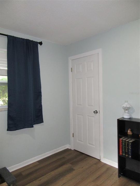 待售: $215,000 (3 贝兹, 1 浴室, 1000 平方英尺)