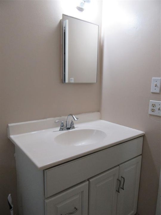 待售: $215,000 (3 贝兹, 1 浴室, 1000 平方英尺)