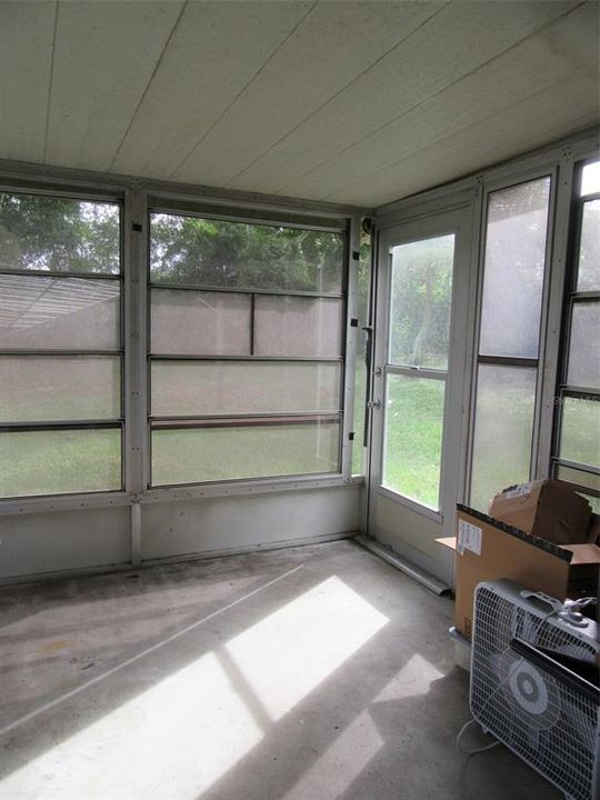 待售: $215,000 (3 贝兹, 1 浴室, 1000 平方英尺)