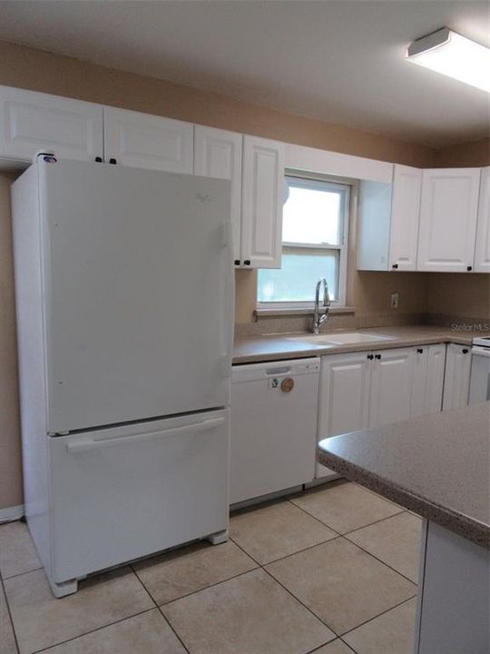 待售: $215,000 (3 贝兹, 1 浴室, 1000 平方英尺)