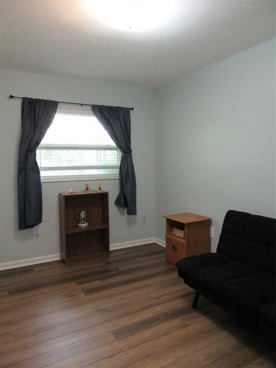 待售: $215,000 (3 贝兹, 1 浴室, 1000 平方英尺)