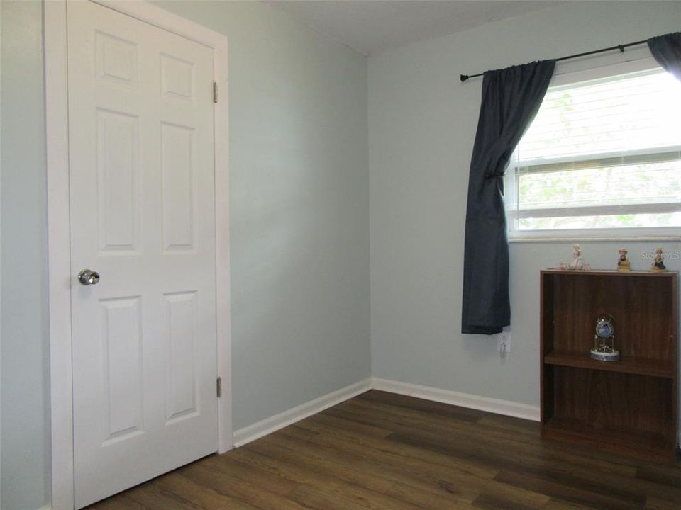 待售: $215,000 (3 贝兹, 1 浴室, 1000 平方英尺)