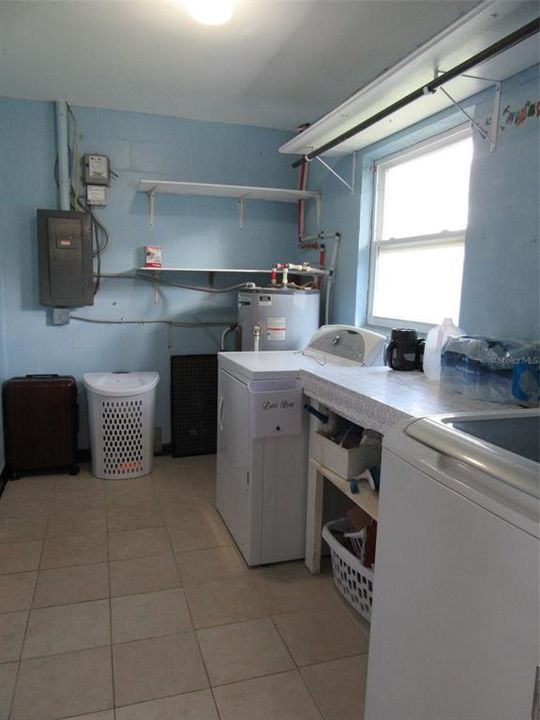 待售: $215,000 (3 贝兹, 1 浴室, 1000 平方英尺)