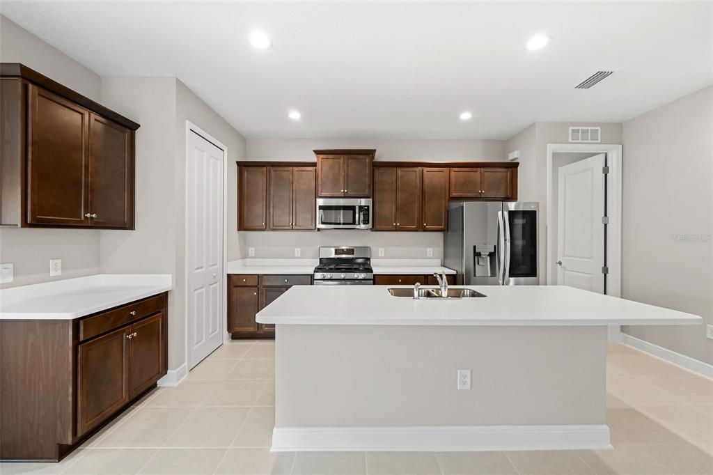 For Rent: $3,000 (3 beds, 2 baths, 1829 Square Feet)