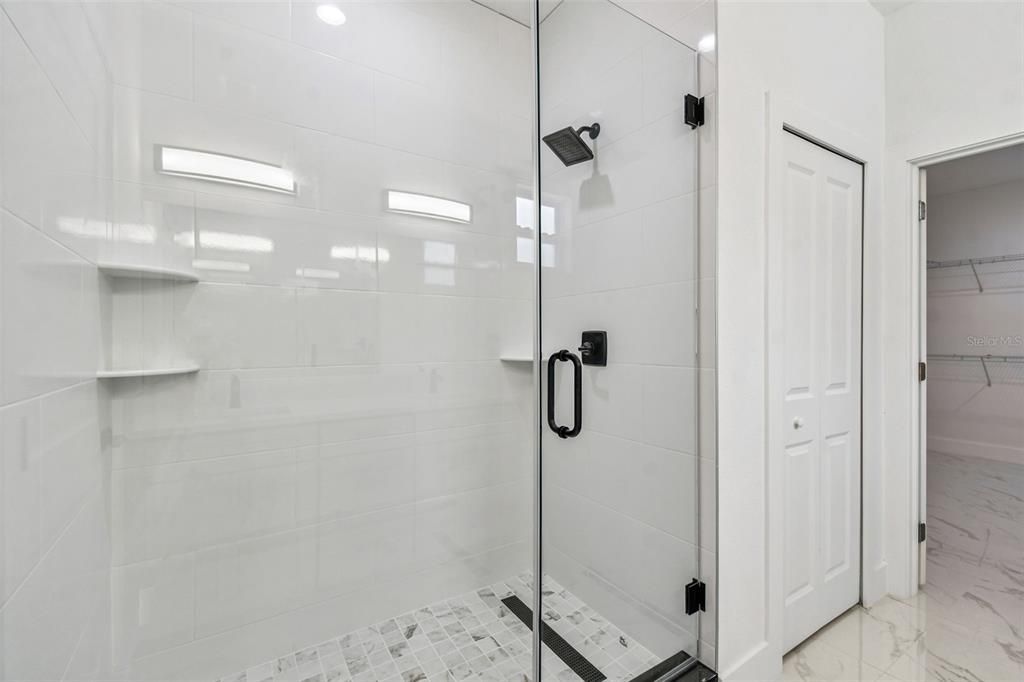 合同活跃: $319,900 (3 贝兹, 2 浴室, 1600 平方英尺)