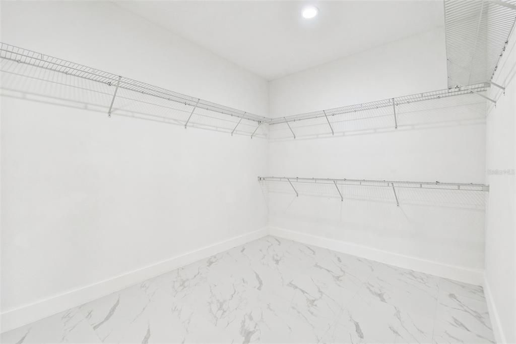 合同活跃: $319,900 (3 贝兹, 2 浴室, 1600 平方英尺)