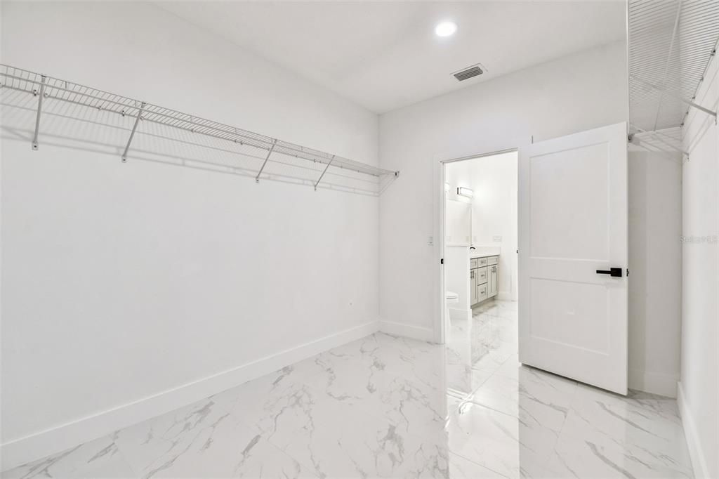 合同活跃: $319,900 (3 贝兹, 2 浴室, 1600 平方英尺)