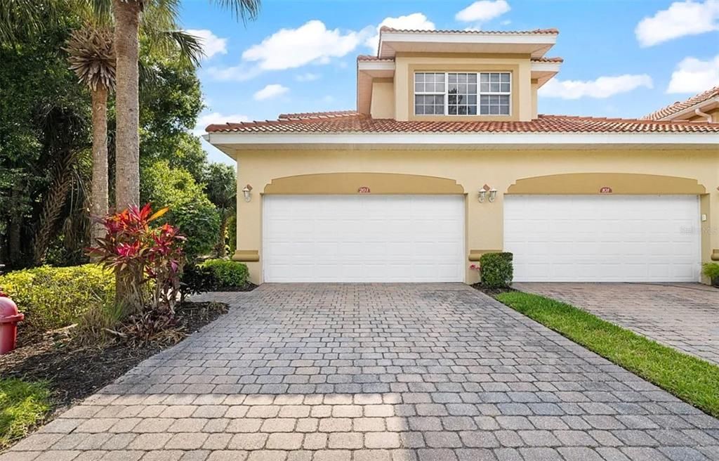 Vendido Recientemente: $359,000 (4 camas, 2 baños, 2338 Pies cuadrados)