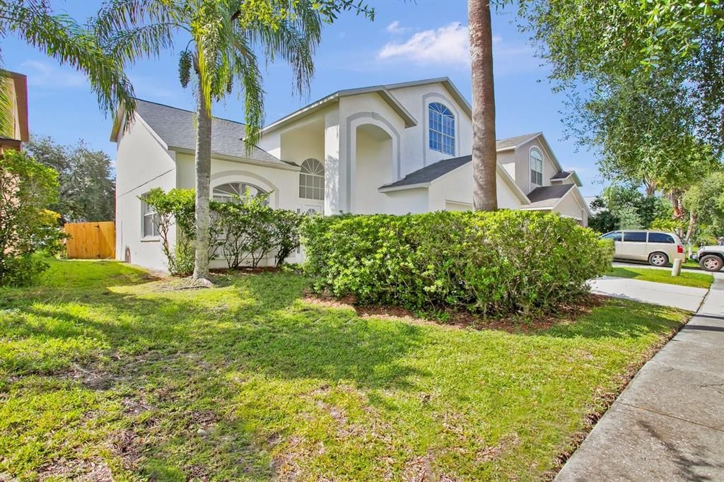 合同活跃: $450,000 (4 贝兹, 2 浴室, 2251 平方英尺)