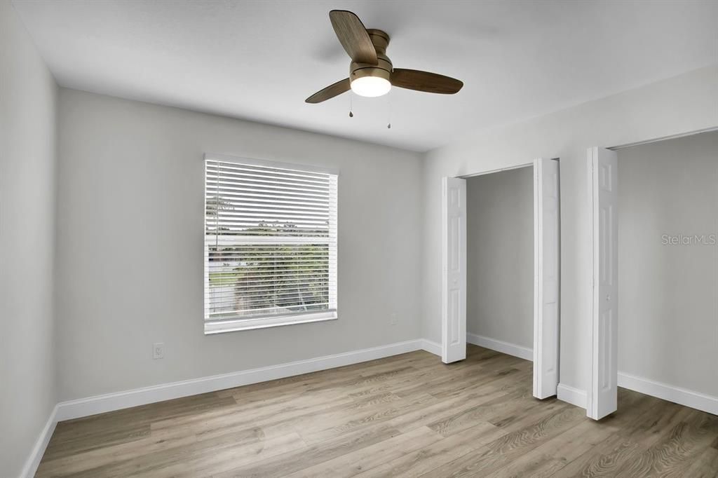 合同活跃: $450,000 (4 贝兹, 2 浴室, 2251 平方英尺)