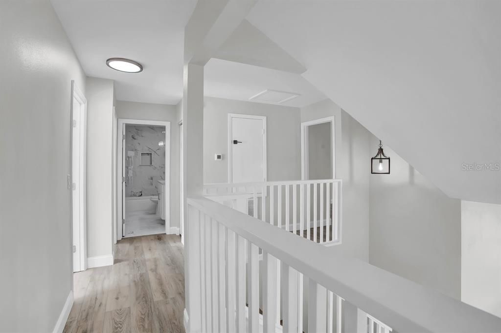 合同活跃: $450,000 (4 贝兹, 2 浴室, 2251 平方英尺)