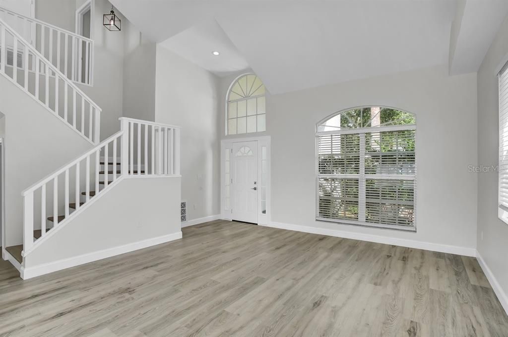 合同活跃: $450,000 (4 贝兹, 2 浴室, 2251 平方英尺)