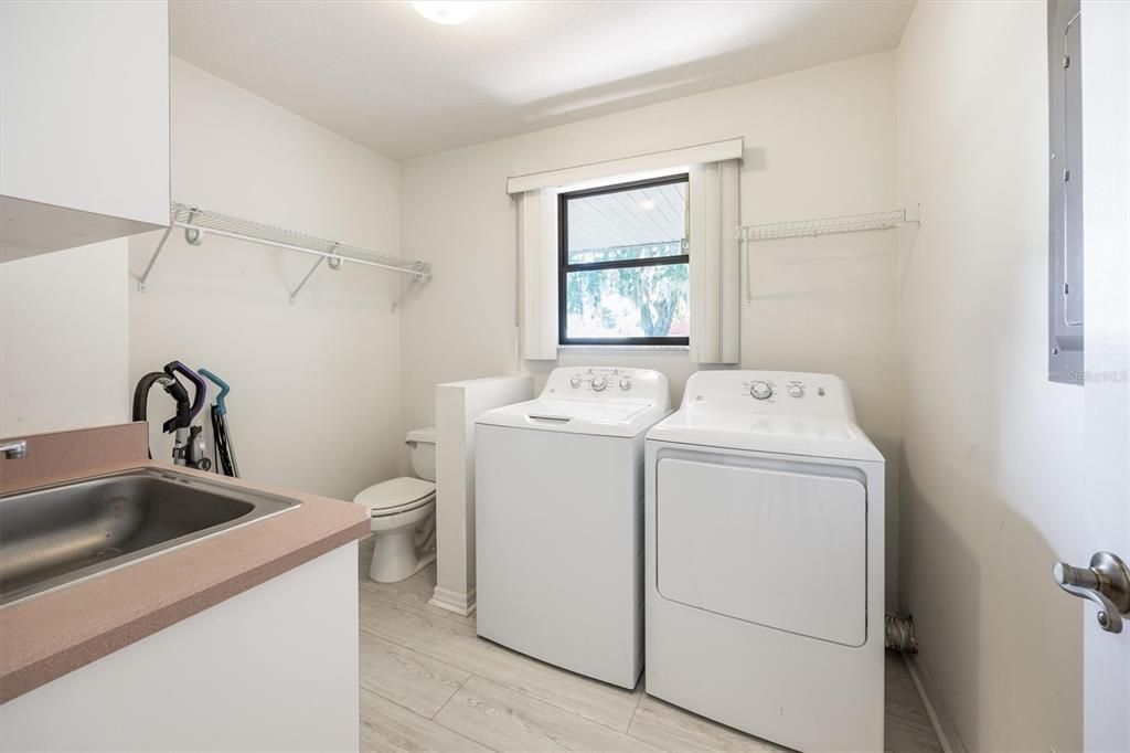 En Venta: $350,000 (3 camas, 2 baños, 1998 Pies cuadrados)