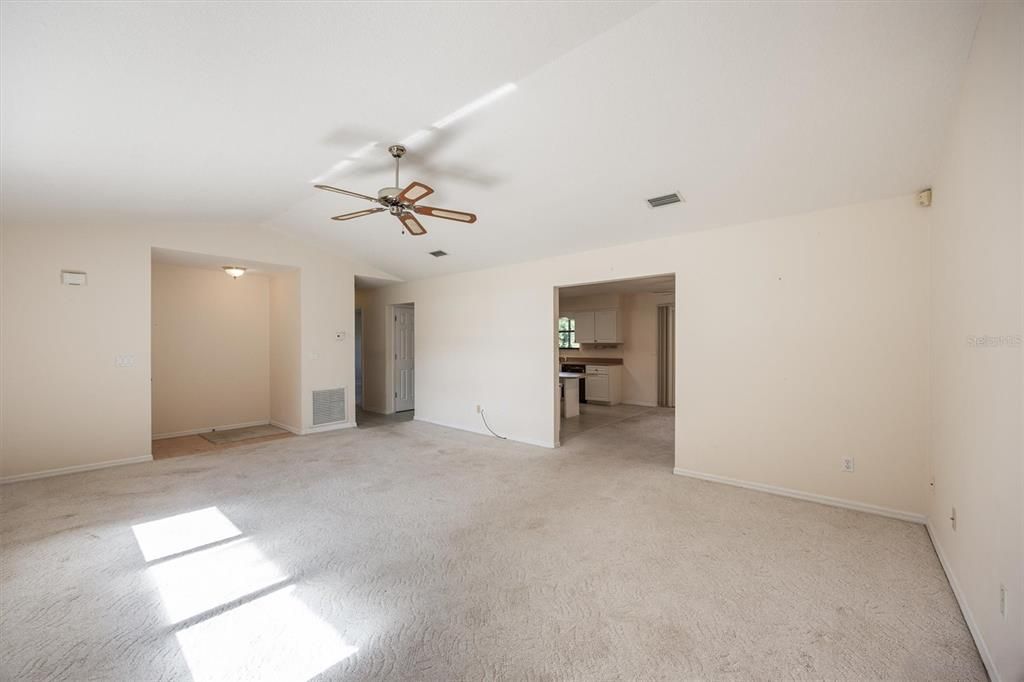 En Venta: $350,000 (3 camas, 2 baños, 1998 Pies cuadrados)