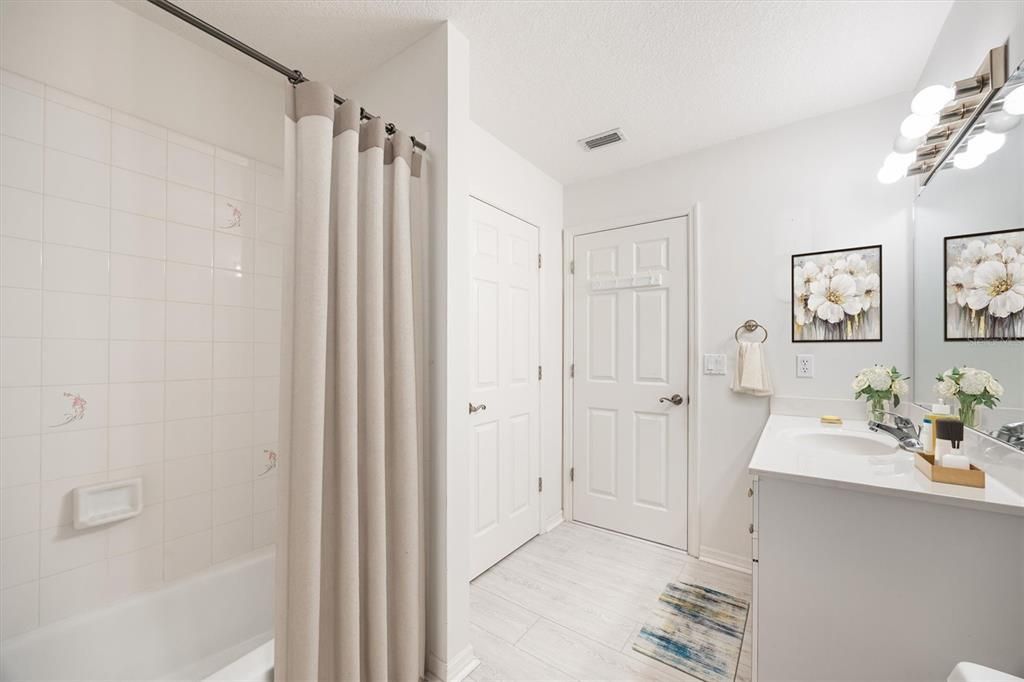 En Venta: $350,000 (3 camas, 2 baños, 1998 Pies cuadrados)