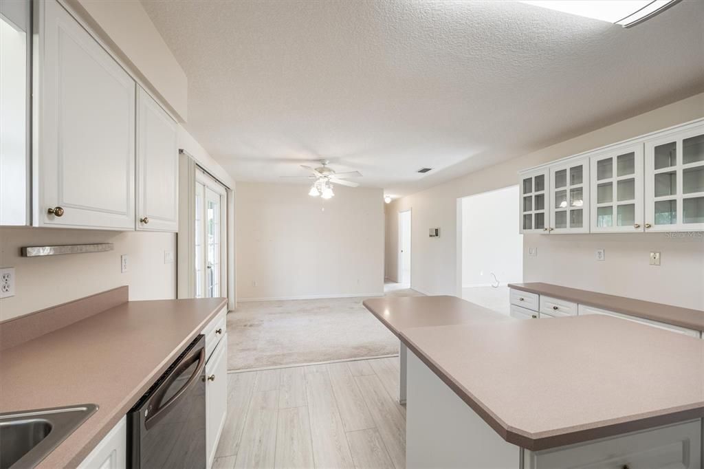 En Venta: $350,000 (3 camas, 2 baños, 1998 Pies cuadrados)