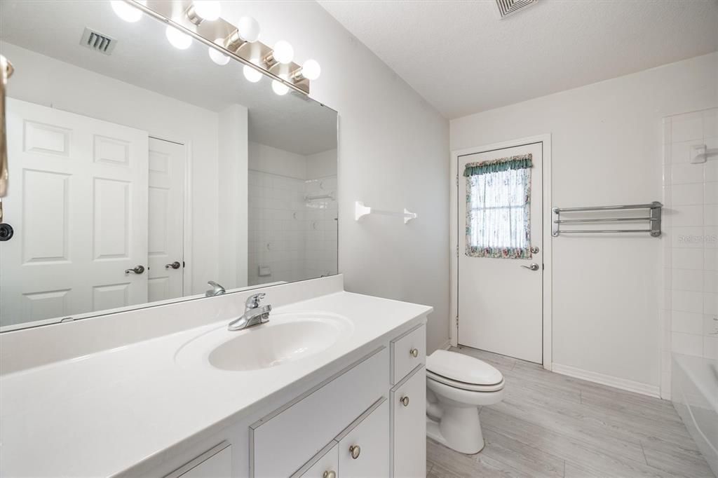 En Venta: $350,000 (3 camas, 2 baños, 1998 Pies cuadrados)