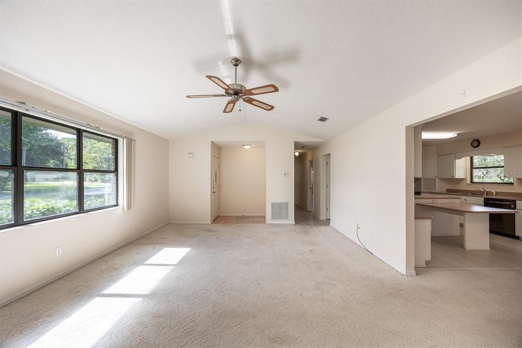 En Venta: $350,000 (3 camas, 2 baños, 1998 Pies cuadrados)