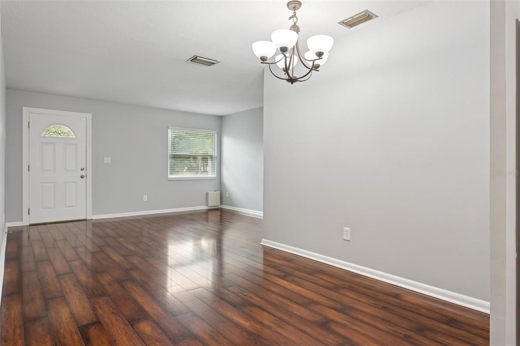 Active With Contract: $400,000 (3 beds, 2 baths, 1250 Square Feet)