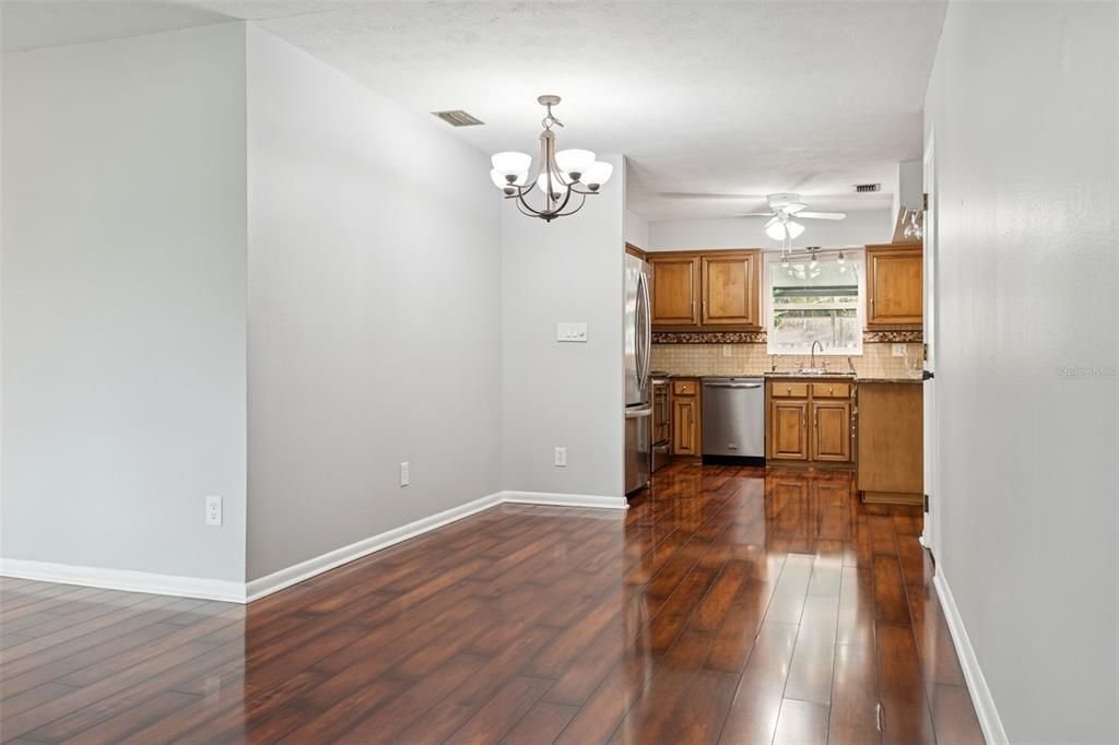 Active With Contract: $400,000 (3 beds, 2 baths, 1250 Square Feet)