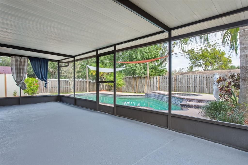 Active With Contract: $400,000 (3 beds, 2 baths, 1250 Square Feet)