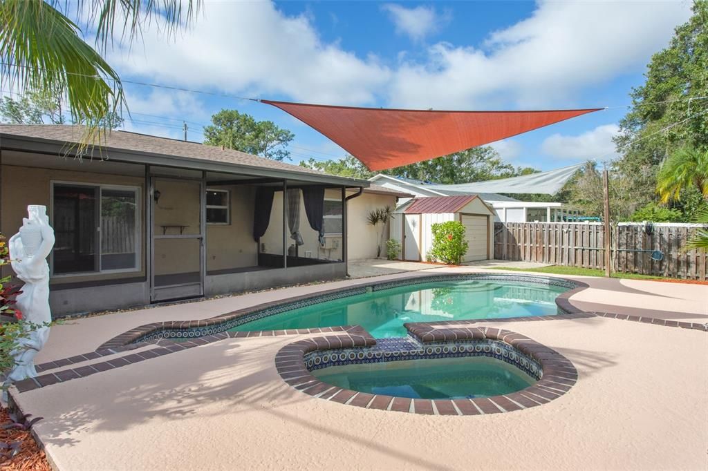 Active With Contract: $400,000 (3 beds, 2 baths, 1250 Square Feet)