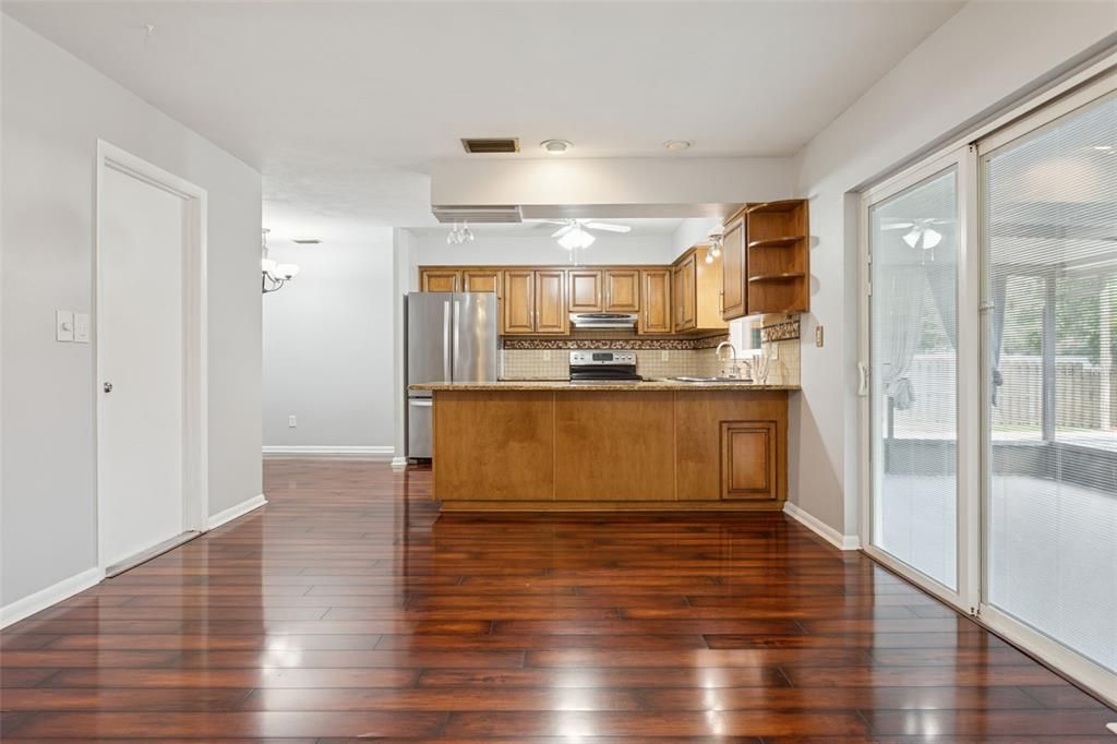 Active With Contract: $400,000 (3 beds, 2 baths, 1250 Square Feet)