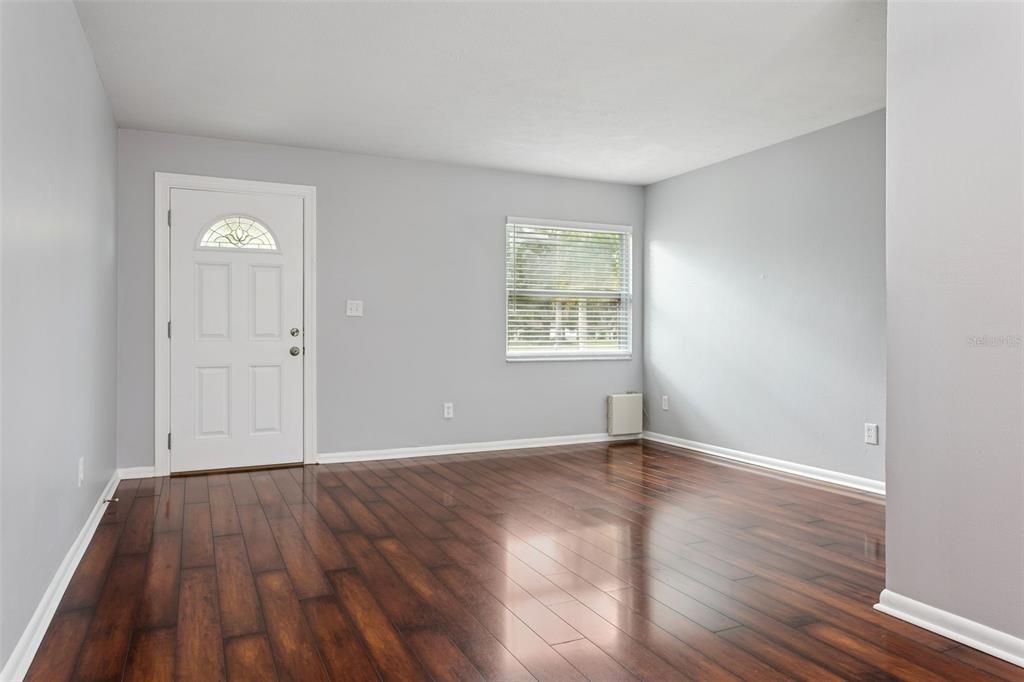 Active With Contract: $400,000 (3 beds, 2 baths, 1250 Square Feet)