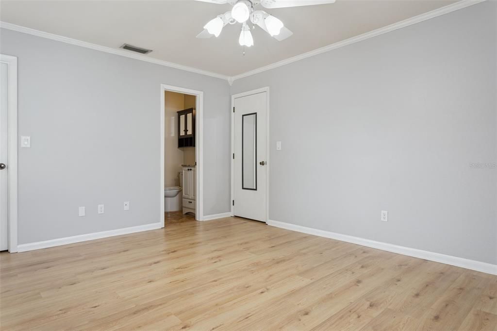 Active With Contract: $400,000 (3 beds, 2 baths, 1250 Square Feet)