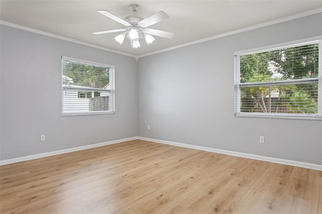 Active With Contract: $400,000 (3 beds, 2 baths, 1250 Square Feet)