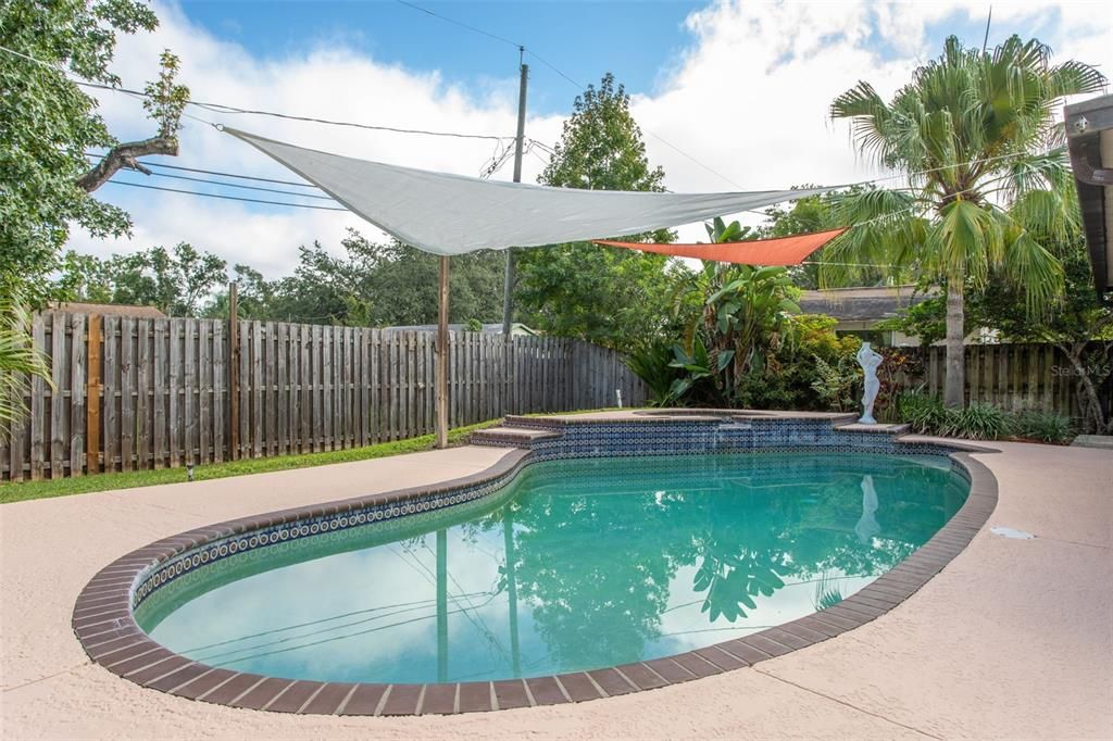 Active With Contract: $400,000 (3 beds, 2 baths, 1250 Square Feet)