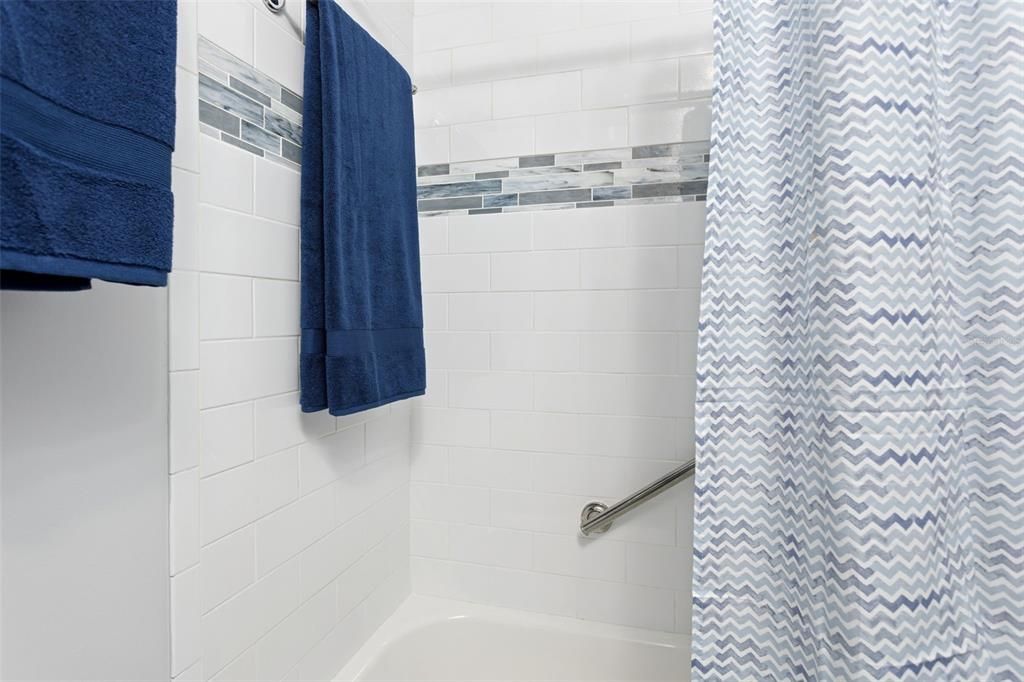 Active With Contract: $400,000 (3 beds, 2 baths, 1250 Square Feet)