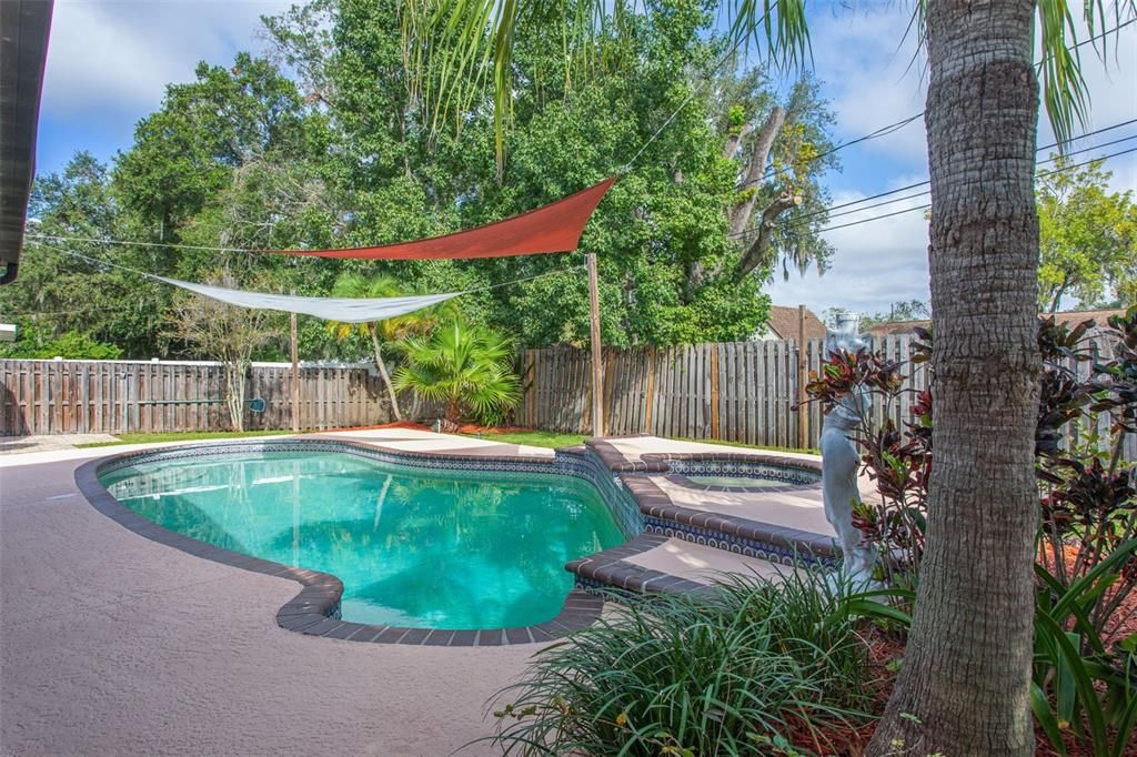 Active With Contract: $400,000 (3 beds, 2 baths, 1250 Square Feet)