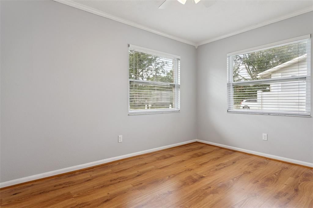 Active With Contract: $400,000 (3 beds, 2 baths, 1250 Square Feet)