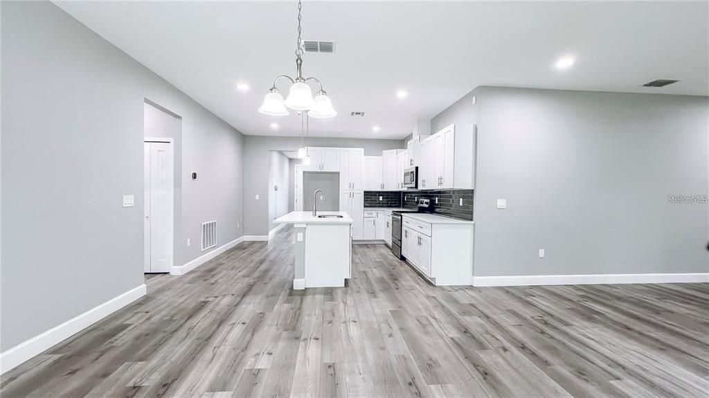 出租: $2,750 (4 贝兹, 3 浴室, 1938 平方英尺)