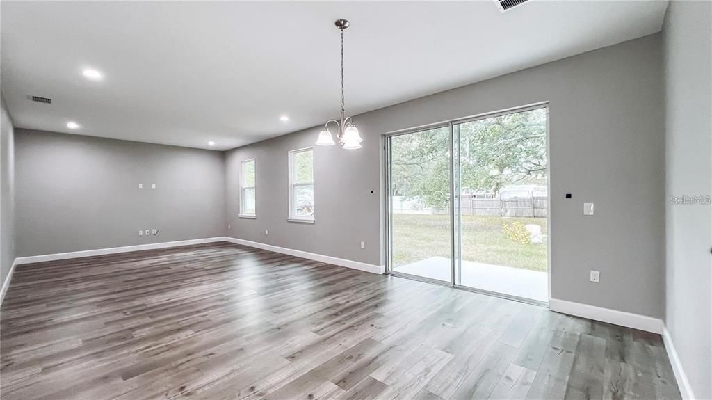 出租: $2,750 (4 贝兹, 3 浴室, 1938 平方英尺)